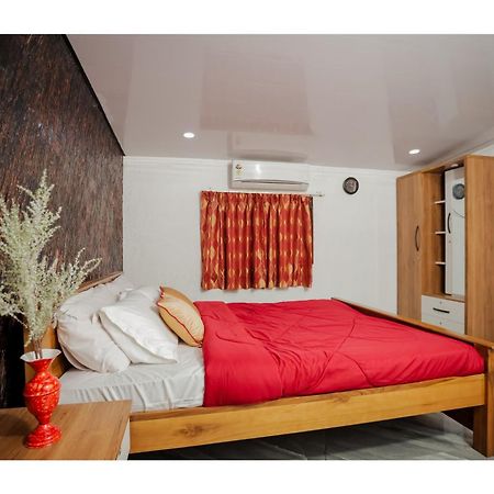Gilead Holliday Hotel Tāmarakulam Buitenkant foto