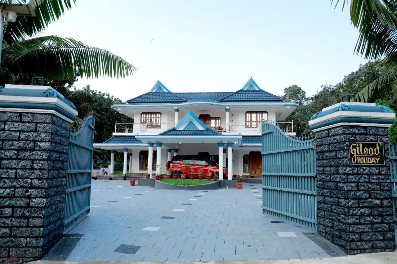 Gilead Holliday Hotel Tāmarakulam Buitenkant foto