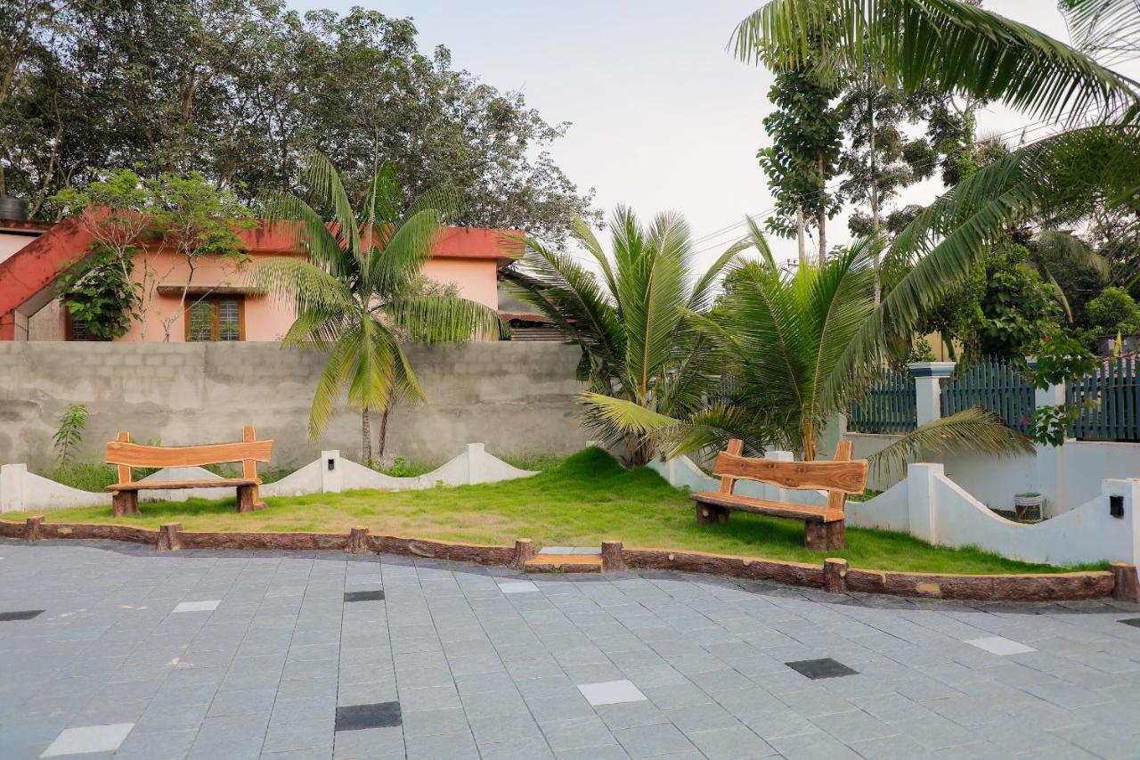Gilead Holliday Hotel Tāmarakulam Buitenkant foto