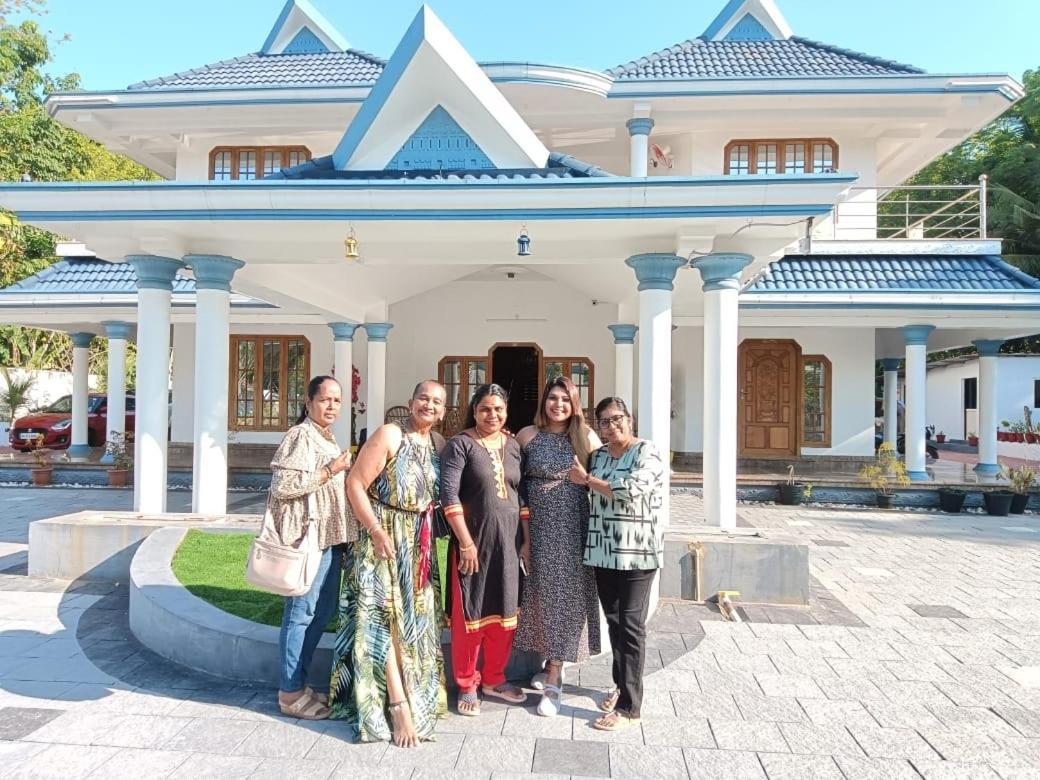 Gilead Holliday Hotel Tāmarakulam Buitenkant foto