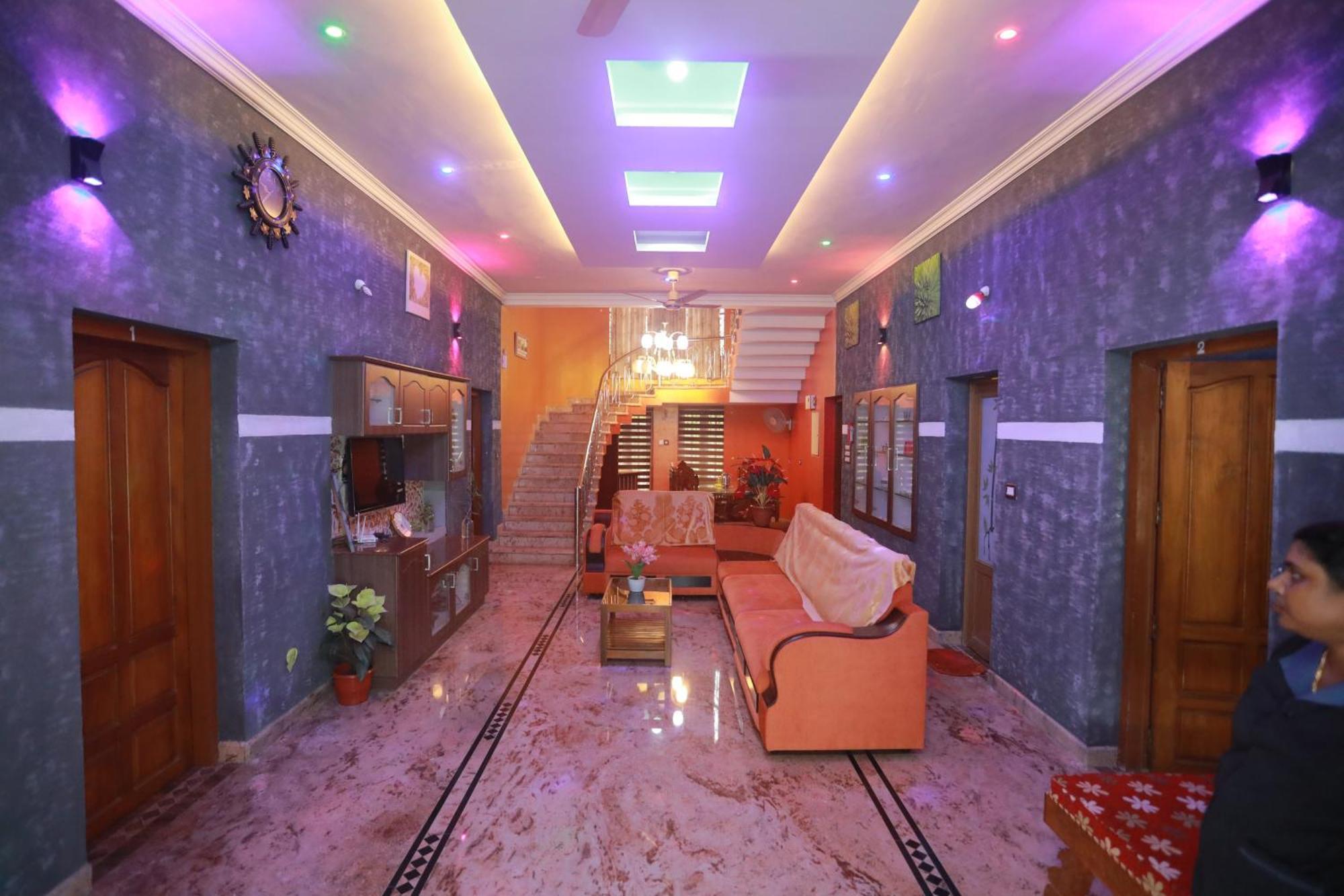 Gilead Holliday Hotel Tāmarakulam Buitenkant foto