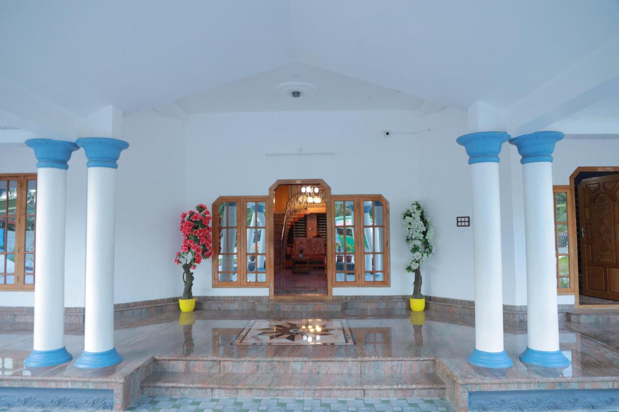 Gilead Holliday Hotel Tāmarakulam Buitenkant foto