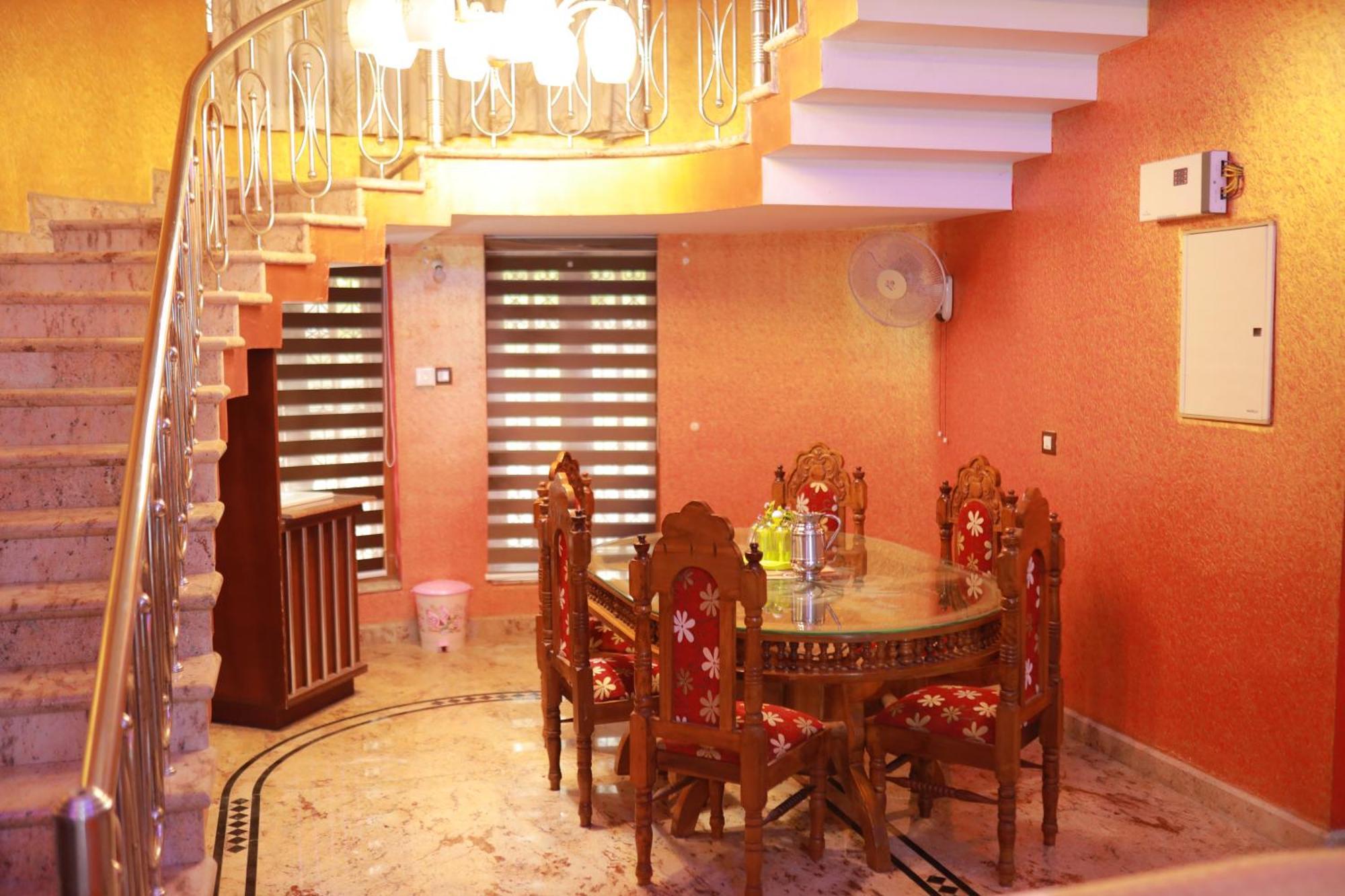 Gilead Holliday Hotel Tāmarakulam Buitenkant foto