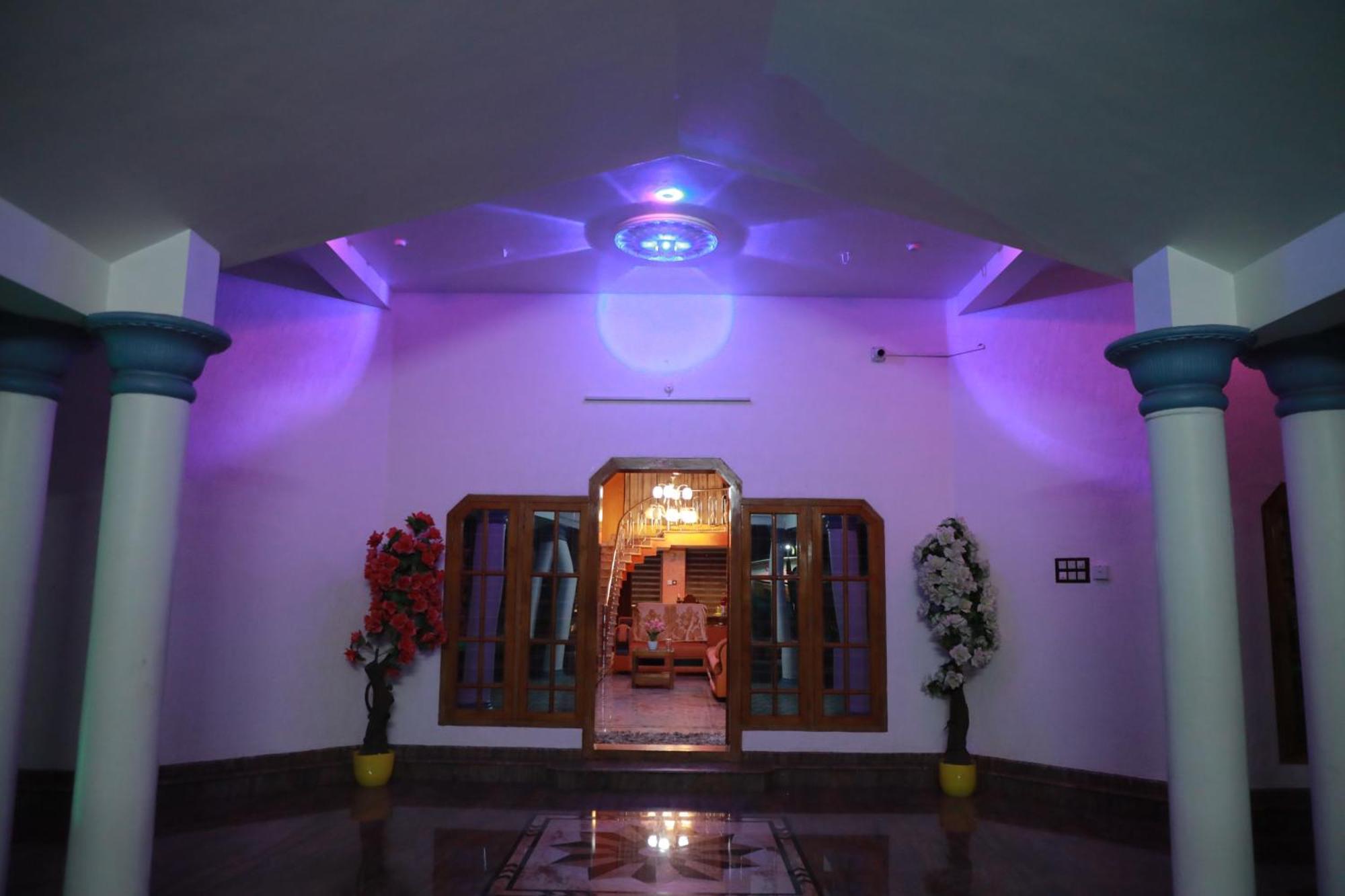 Gilead Holliday Hotel Tāmarakulam Buitenkant foto