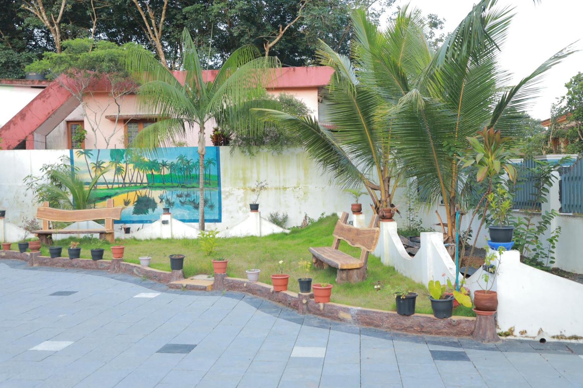 Gilead Holliday Hotel Tāmarakulam Buitenkant foto