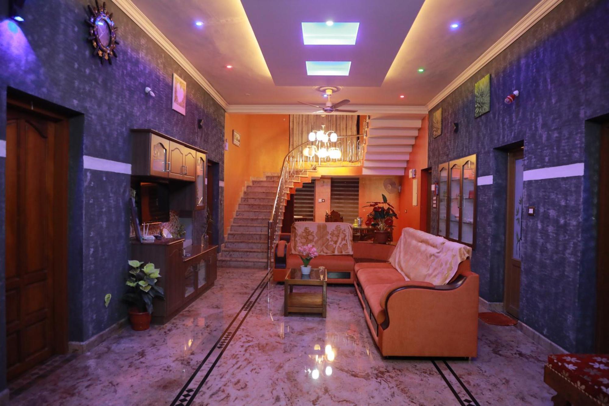 Gilead Holliday Hotel Tāmarakulam Buitenkant foto