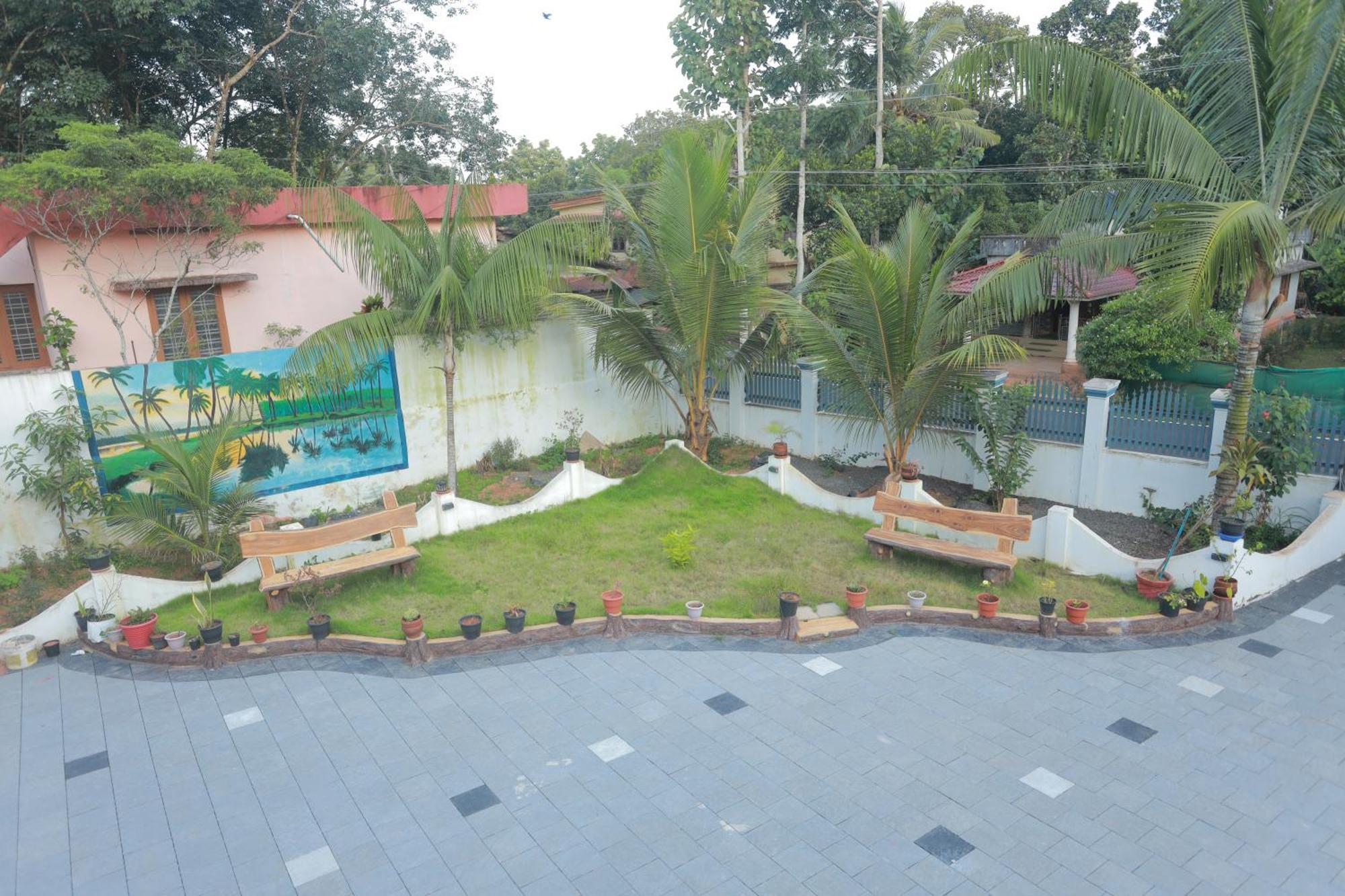 Gilead Holliday Hotel Tāmarakulam Buitenkant foto