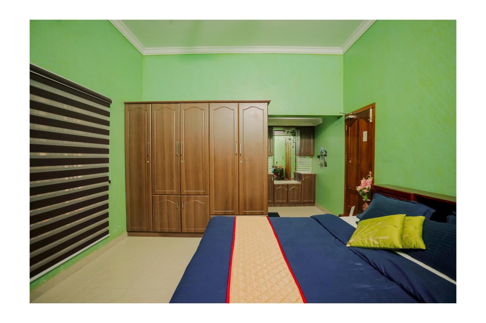 Gilead Holliday Hotel Tāmarakulam Buitenkant foto