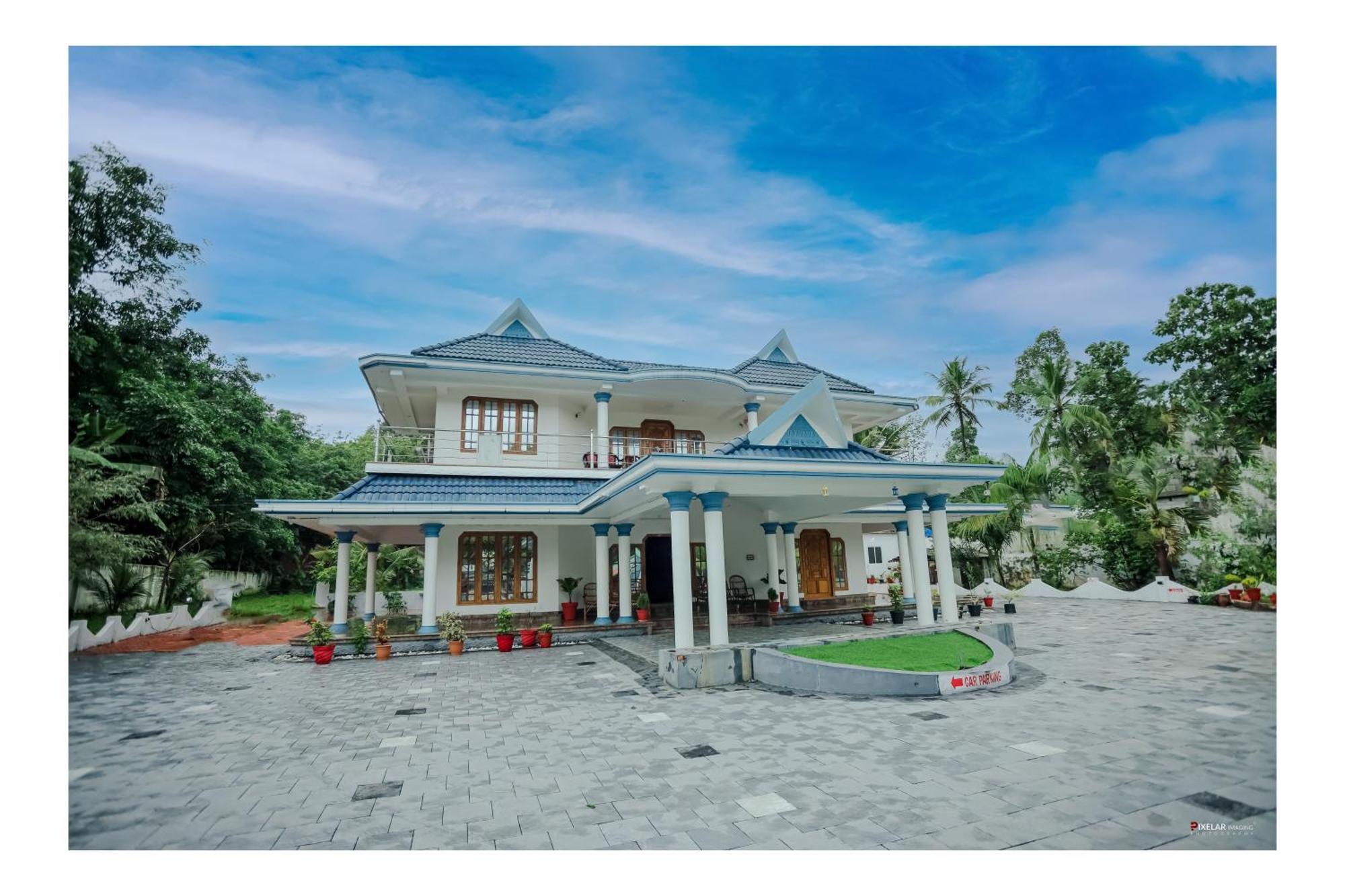 Gilead Holliday Hotel Tāmarakulam Buitenkant foto
