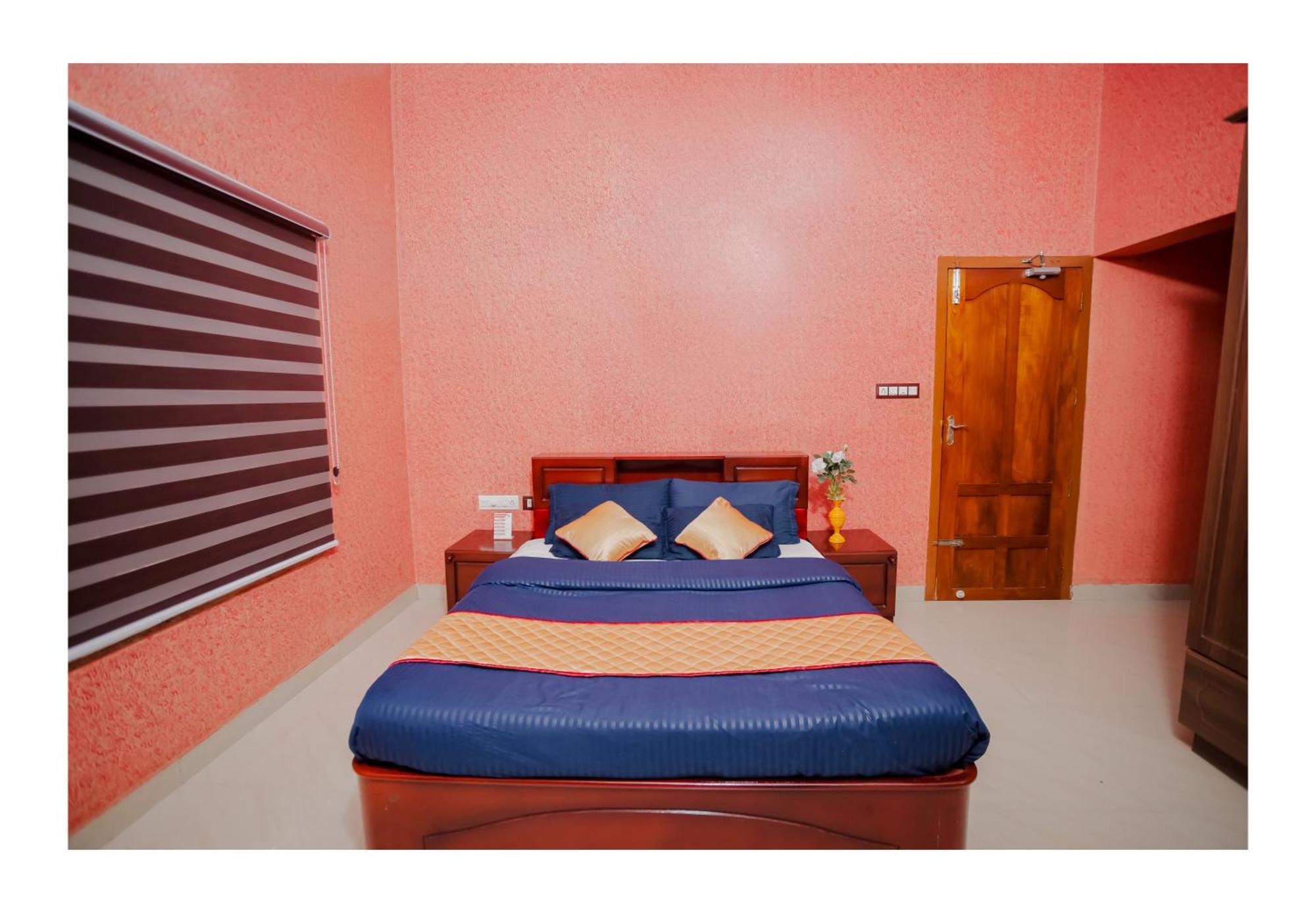 Gilead Holliday Hotel Tāmarakulam Buitenkant foto