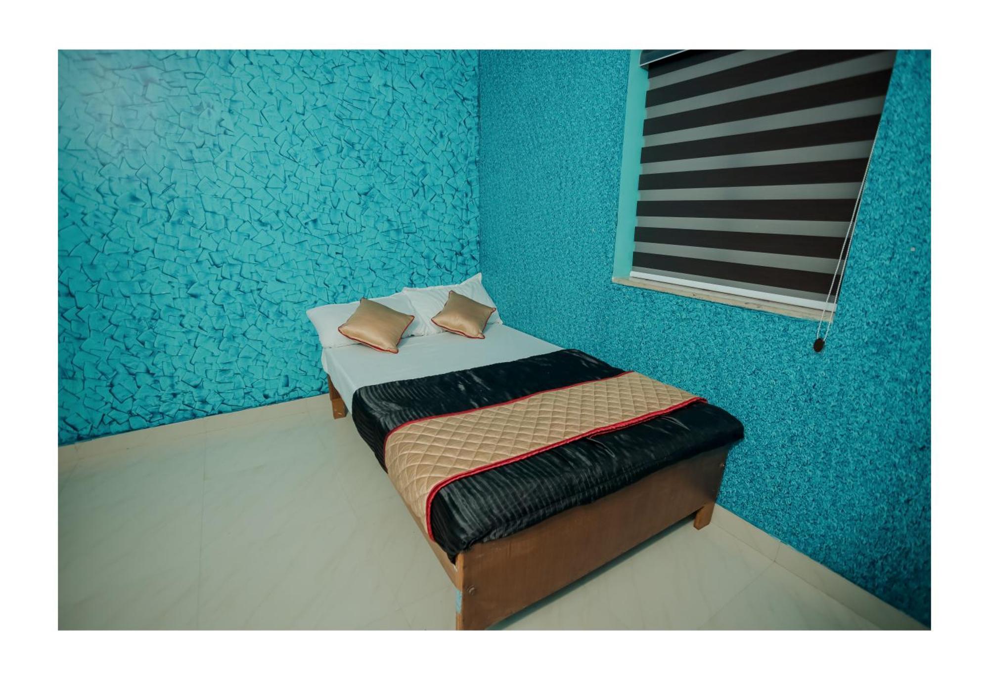 Gilead Holliday Hotel Tāmarakulam Buitenkant foto