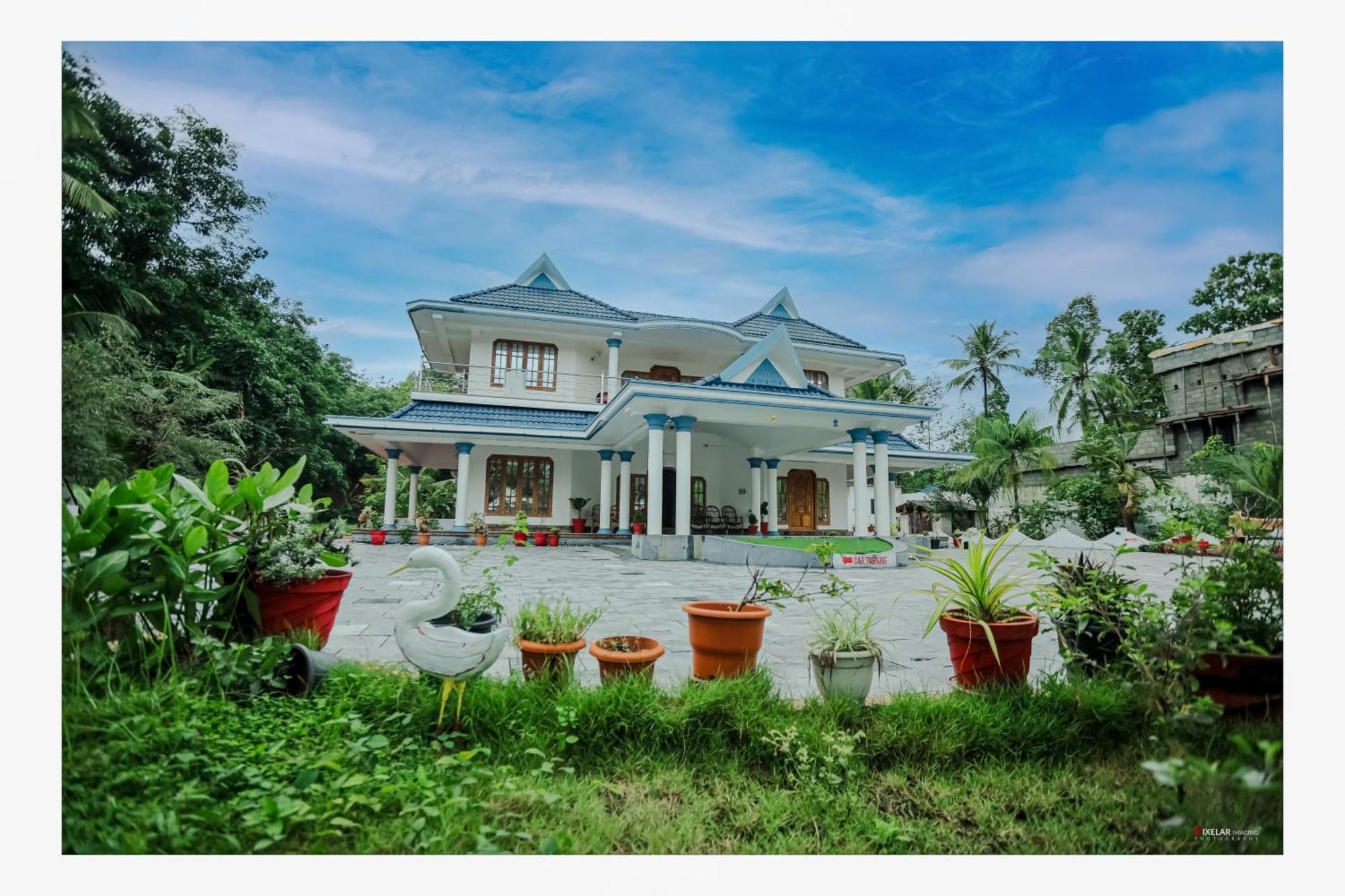 Gilead Holliday Hotel Tāmarakulam Buitenkant foto
