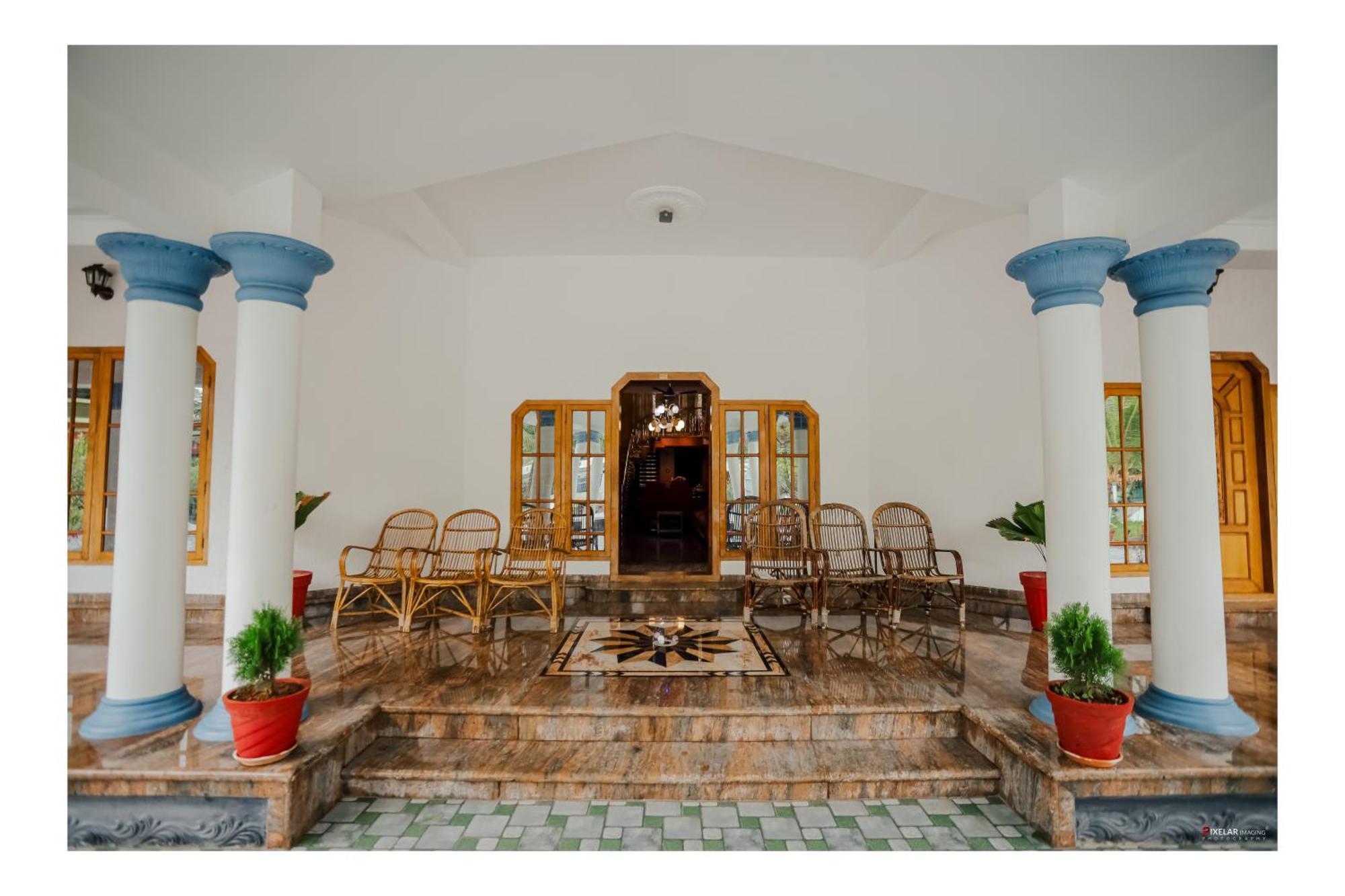 Gilead Holliday Hotel Tāmarakulam Buitenkant foto