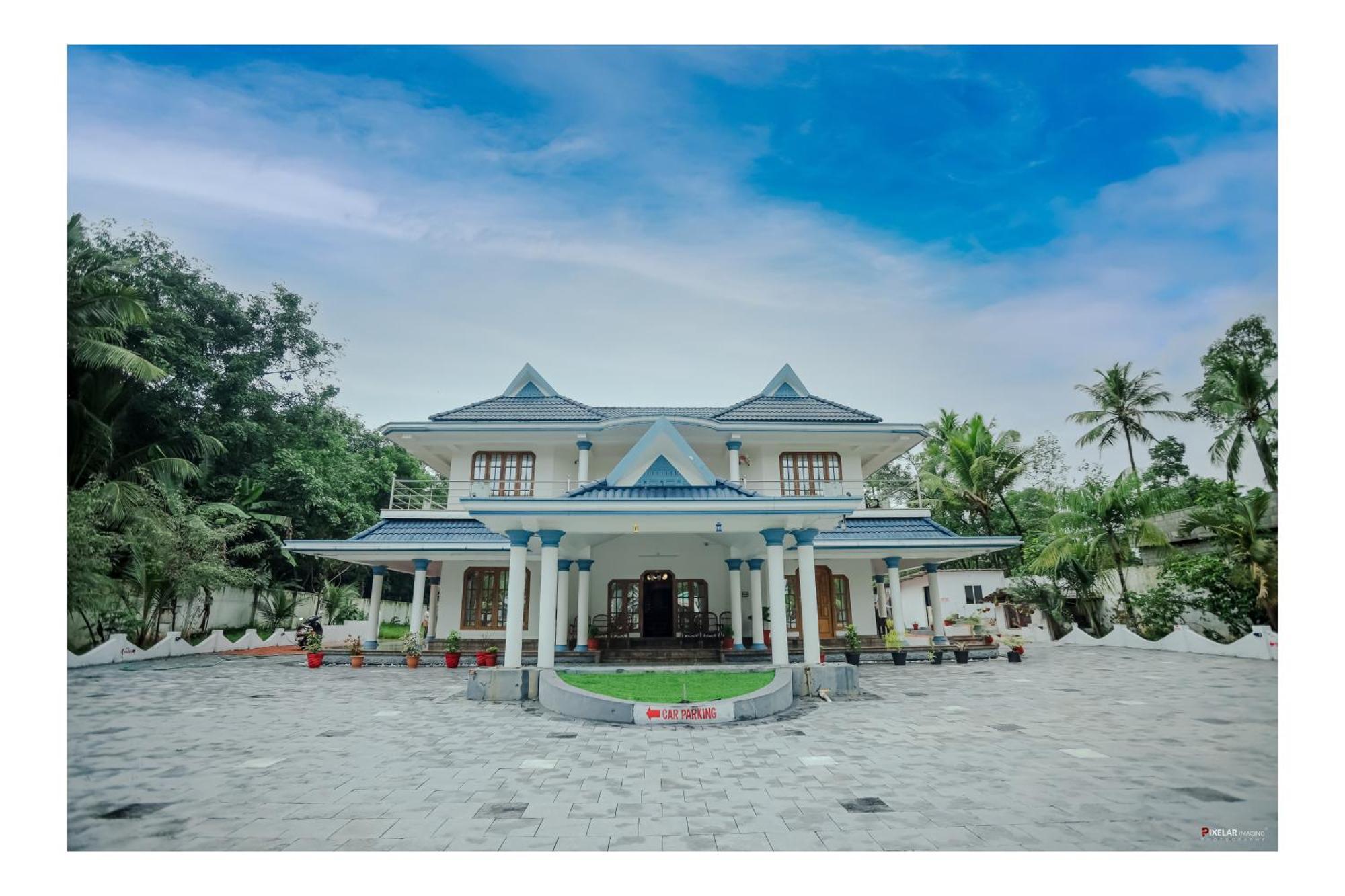 Gilead Holliday Hotel Tāmarakulam Buitenkant foto