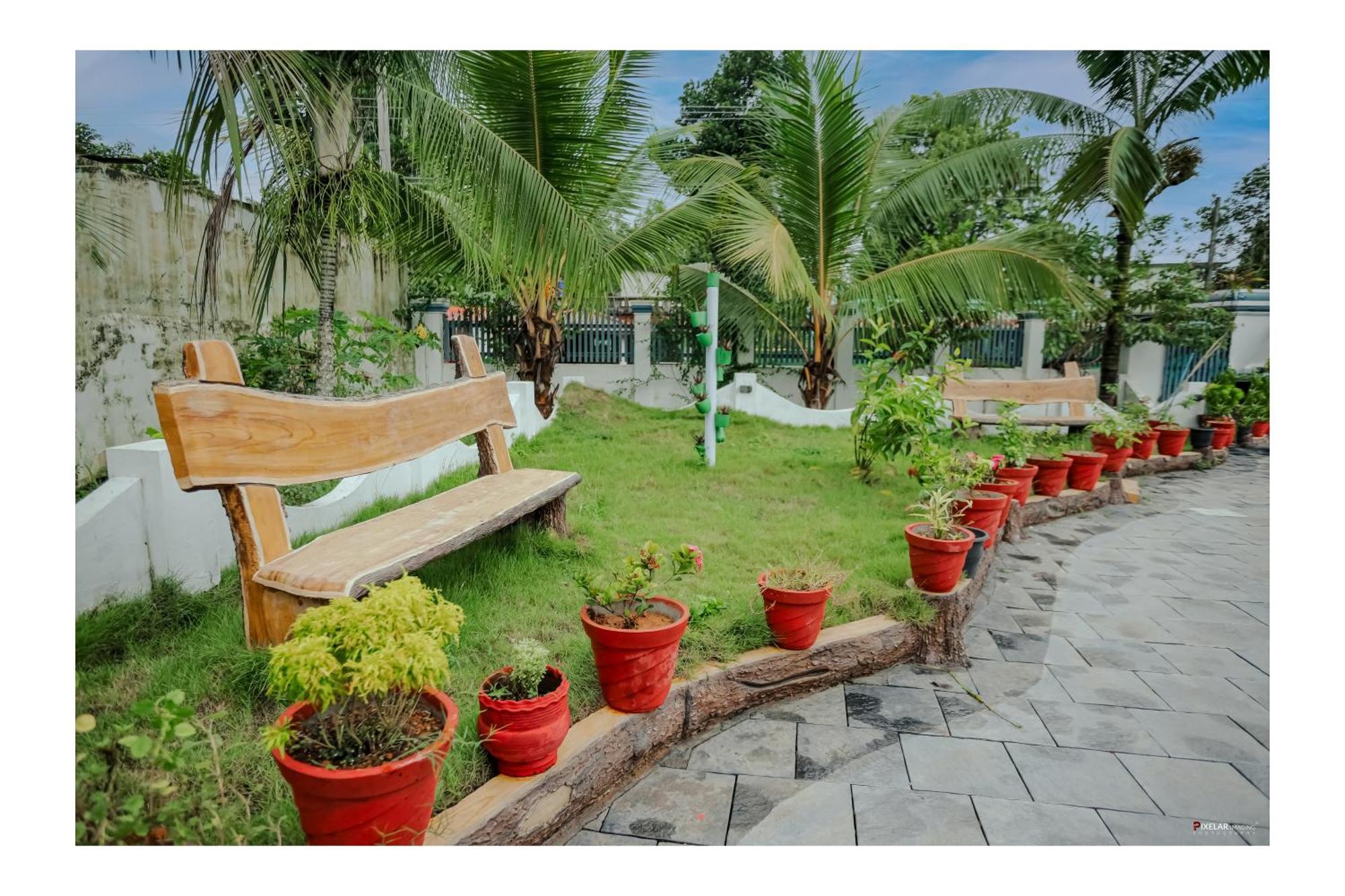 Gilead Holliday Hotel Tāmarakulam Buitenkant foto
