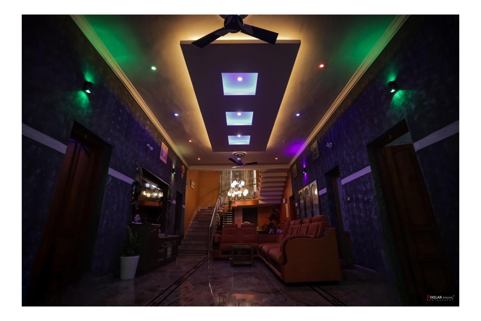 Gilead Holliday Hotel Tāmarakulam Buitenkant foto